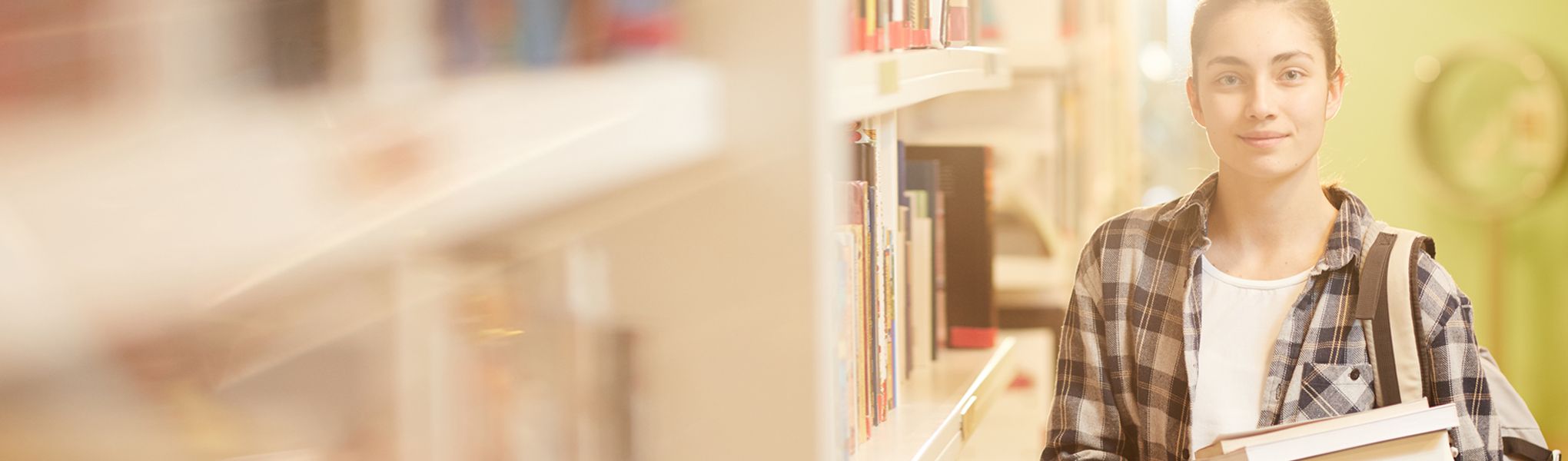 Chica con libros