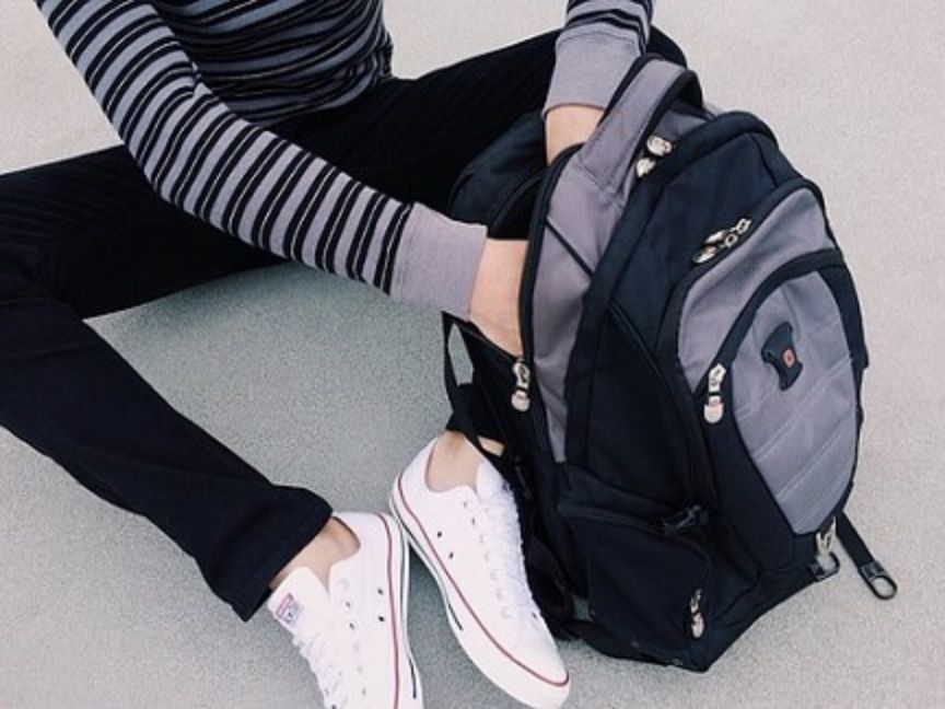 estudiante con una mochila